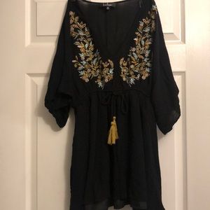 Lulus M short black embroidered beach cover up dress with wide arms